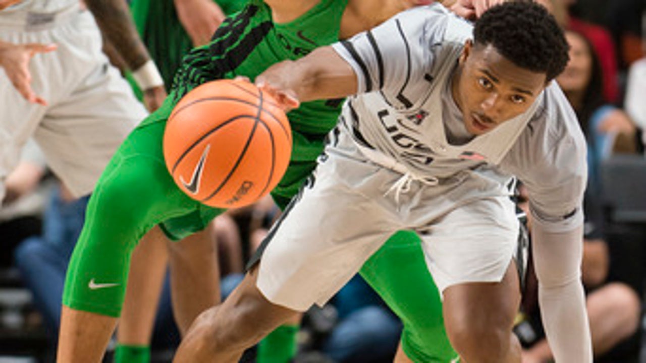 UConn pulls away late to knock off Oregon 71-63 (Nov 23, 2017)